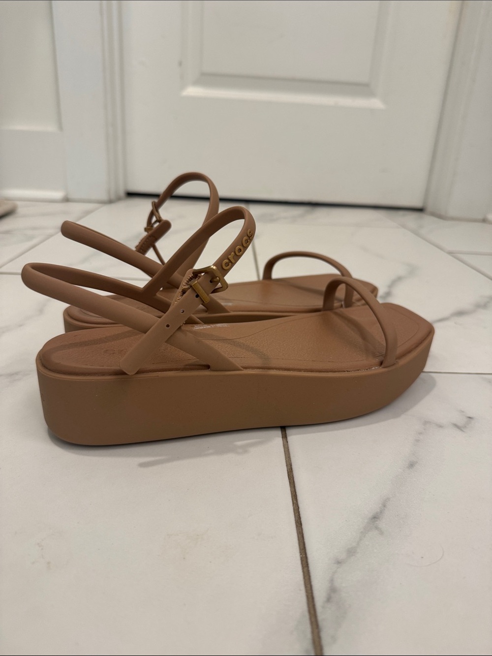 CROCS Women's Miami Y-strap Platform Sandals - Picture 3 of 5